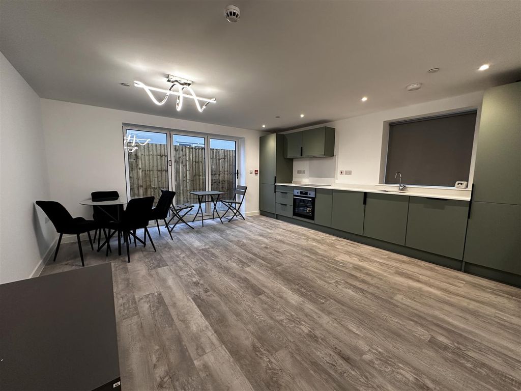 Property photo 2 of 13 Lounge/Kitchen