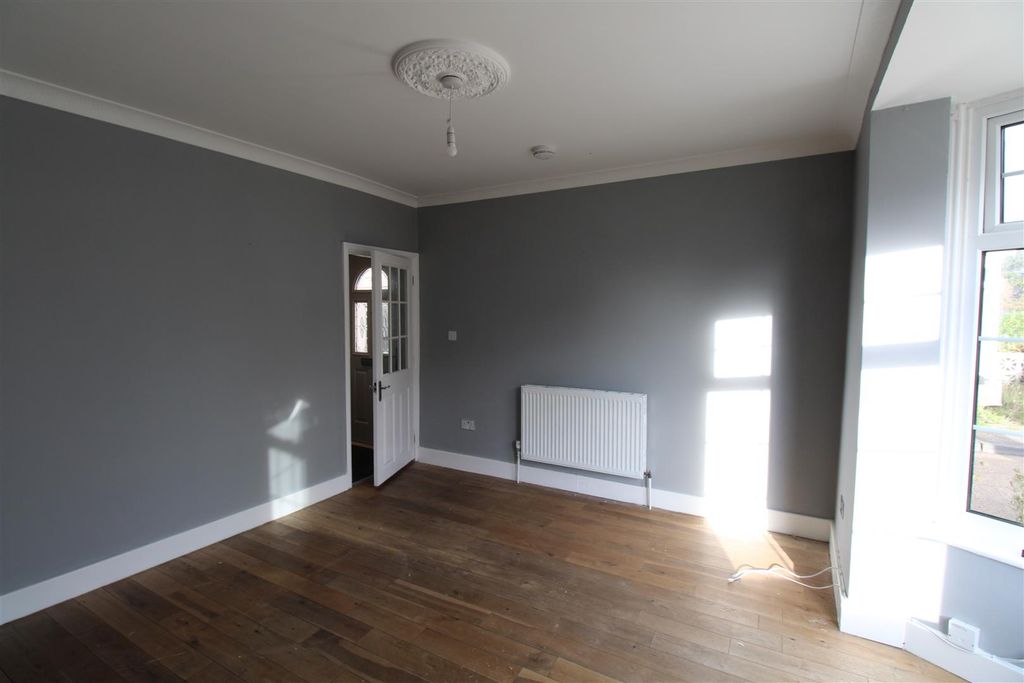 Property photo 3 of 26 Lounge