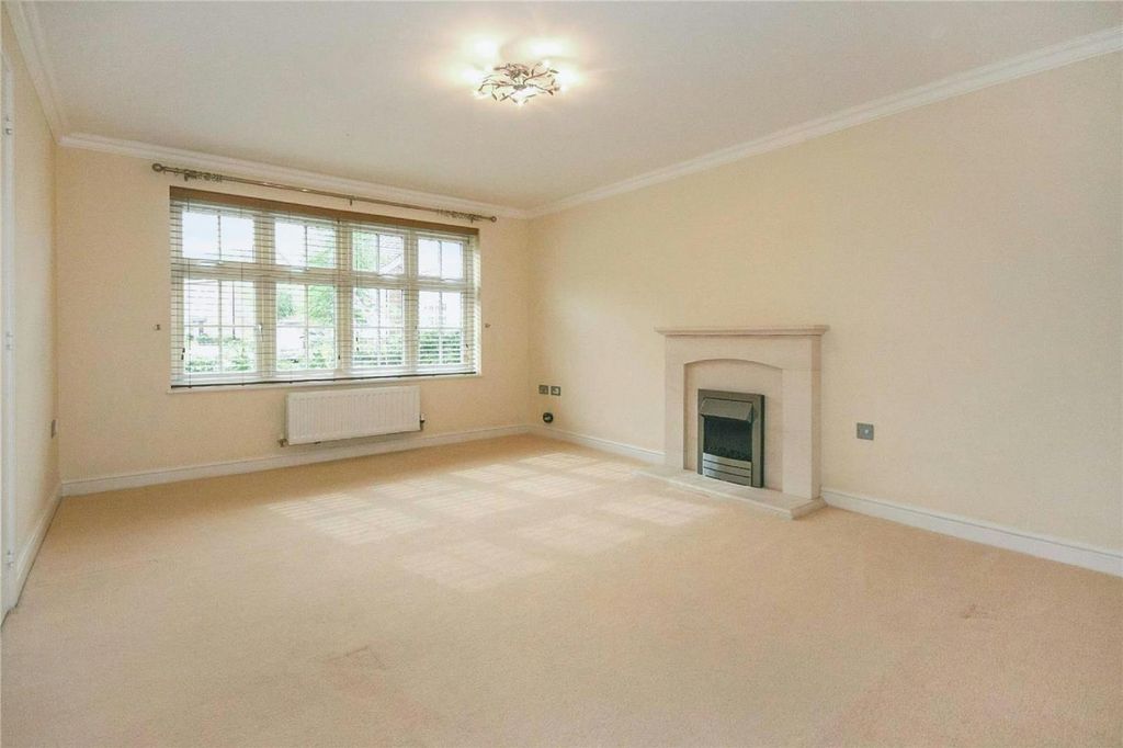 Property photo 2 of 27 Lounge