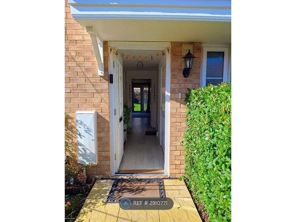 Property photo 3 of 25 Entrance