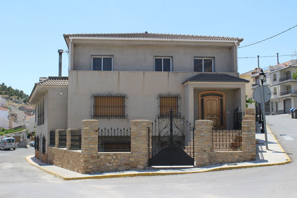Property photo 1 of 29