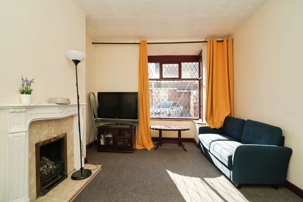 Property photo 2 of 25