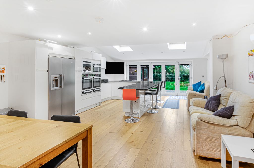 Property photo 2 of 33 Advert-45