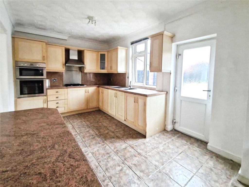 Property photo 3 of 14 Picture No. 05