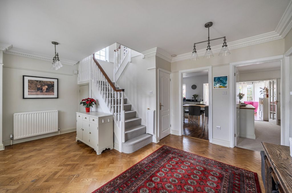 Property photo 2 of 39 1383690-12-692868...