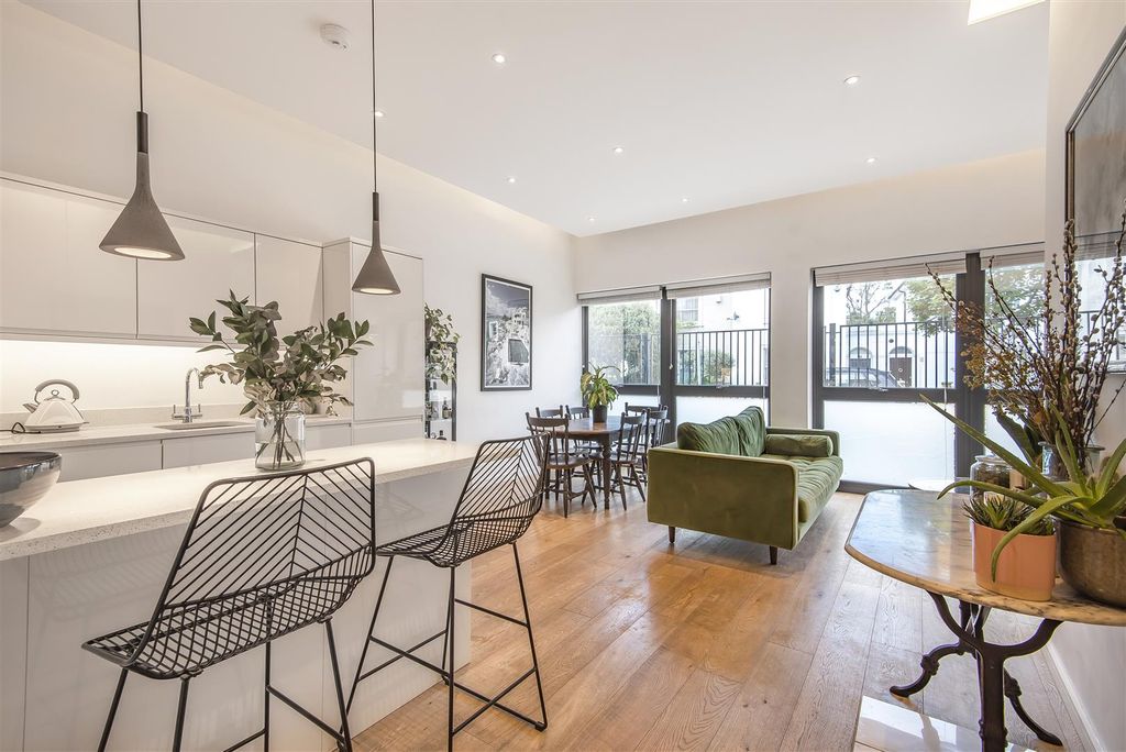 Property photo 2 of 8 Property Photo