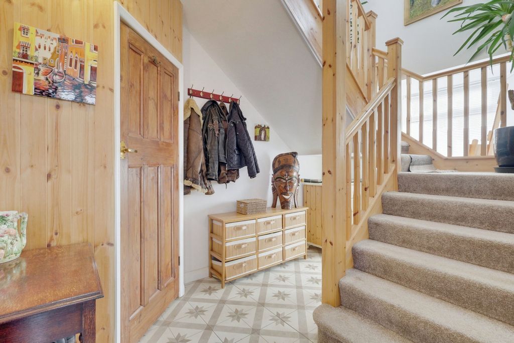 Property photo 2 of 39