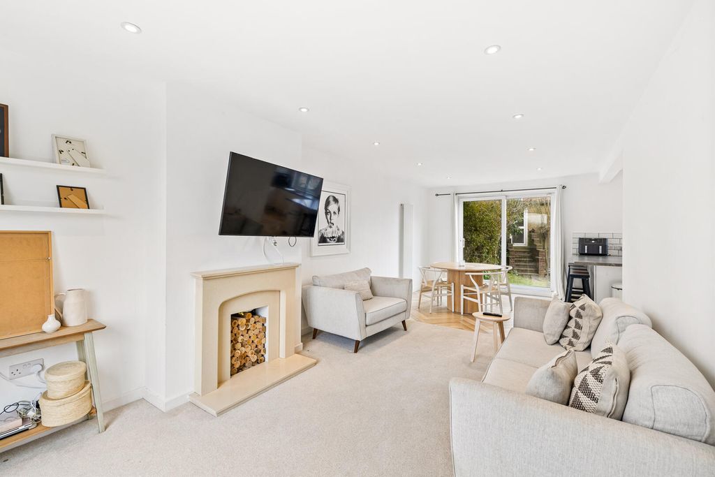 Property photo 2 of 11 Living Room