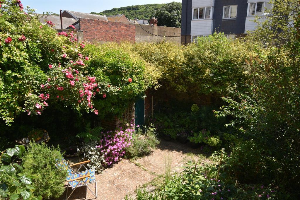 Property photo 2 of 37 Garden