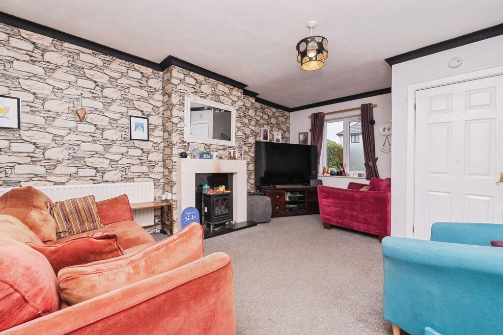 Property photo 2 of 17 Photo