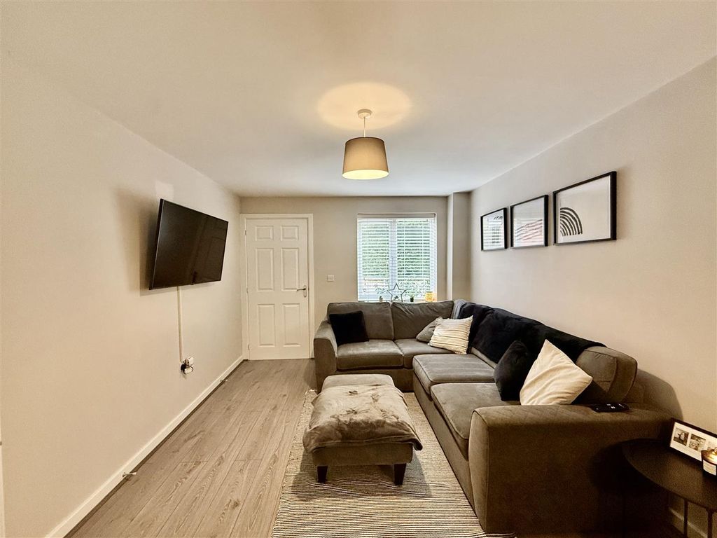 Property photo 2 of 21 2