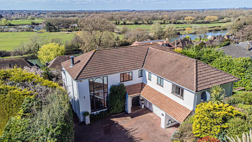 Property photo 1 of 52