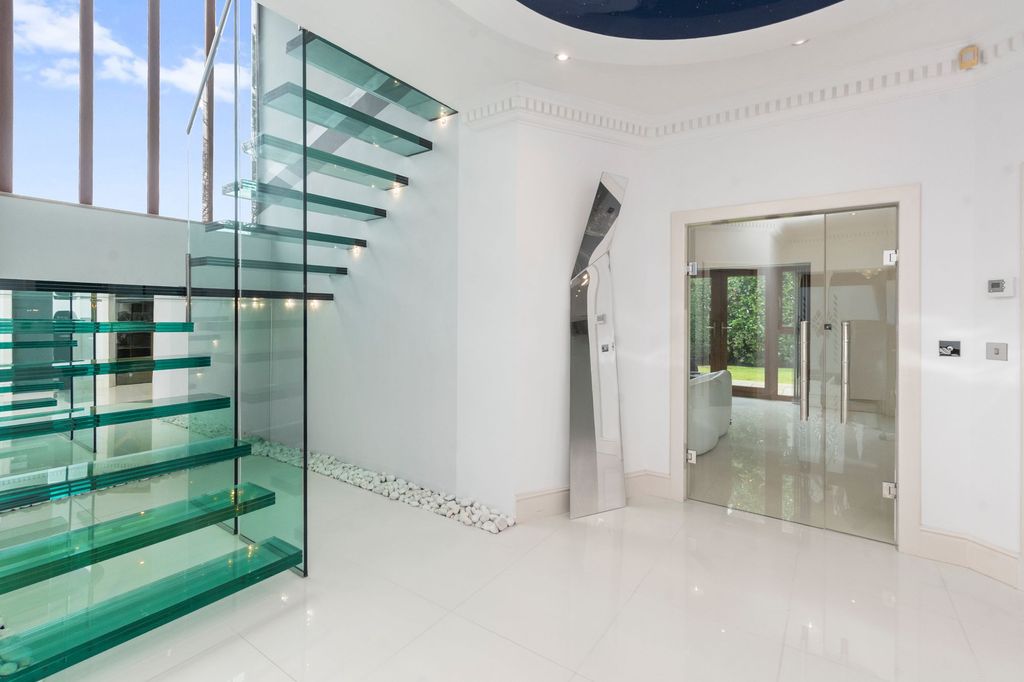 Property photo 3 of 66