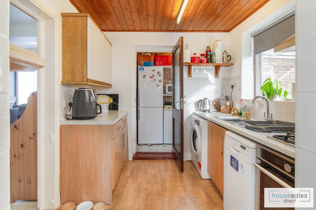Property photo 3 of 9