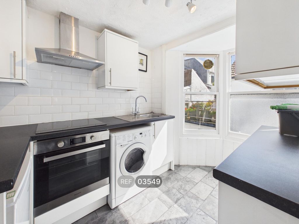 Property photo 1 of 10 Kitchen