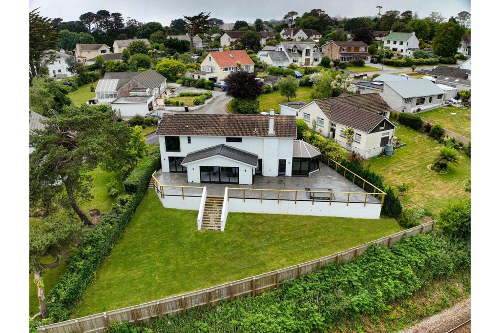 Property photo 2 of 30