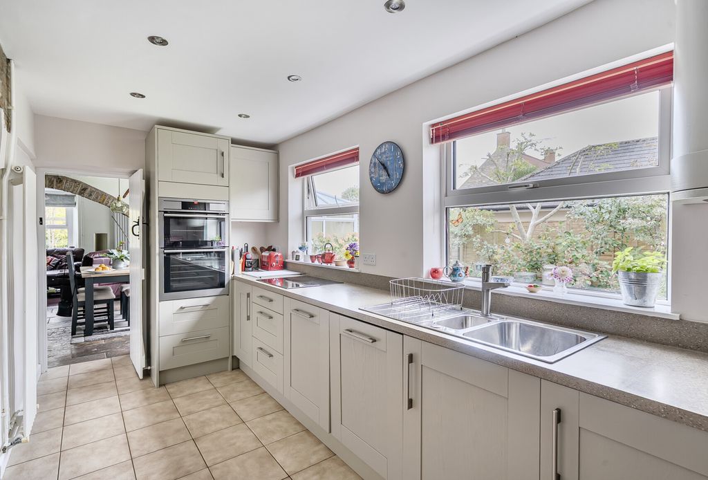 Property photo 3 of 22 1361359-17-68dab2...