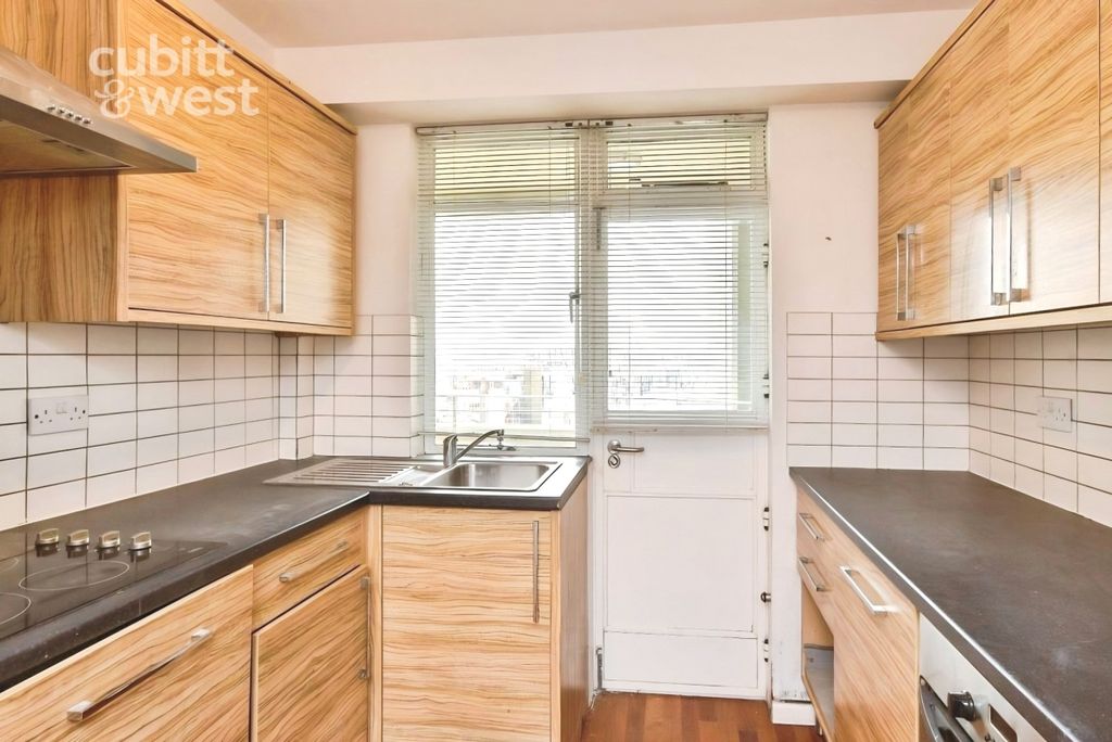 Property photo 3 of 14 Kitchen