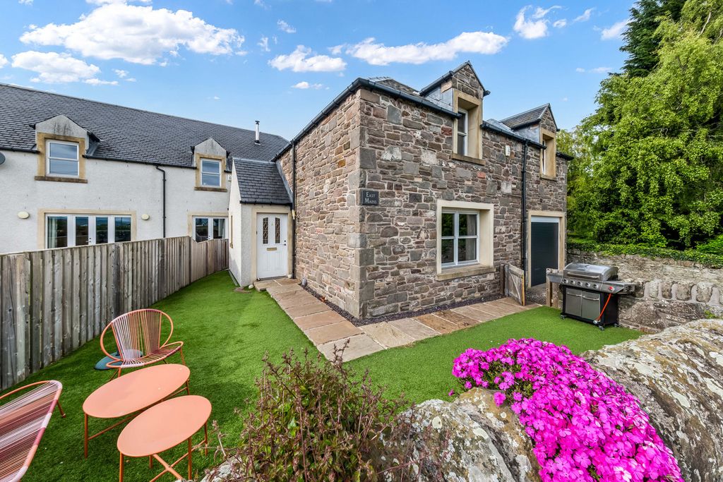 Property photo 2 of 32