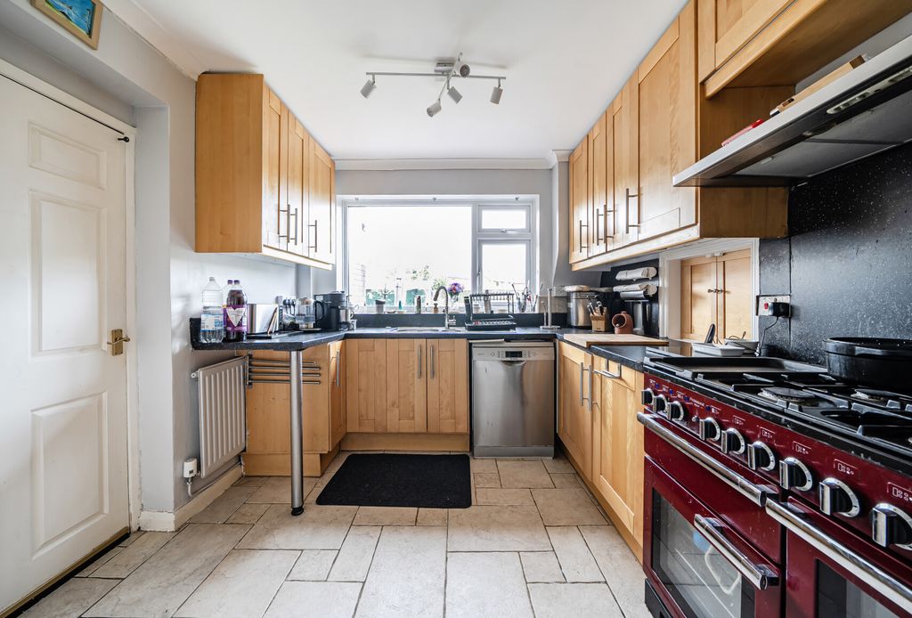 Property photo 2 of 13 1440293-11-69d7d1...