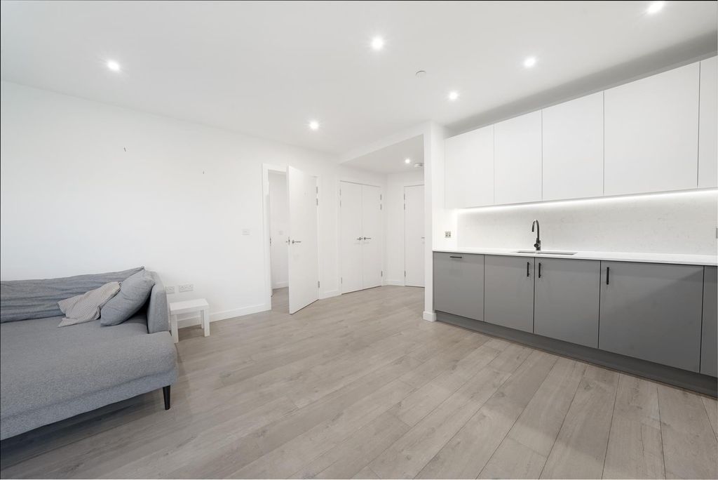 Property photo 3 of 16 Flat 185, Willowbrook House - H3Ghuqolrzpwvjrw5Wj1