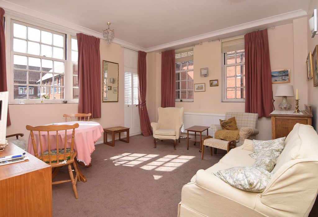 Property photo 3 of 12