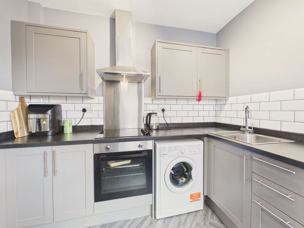 Property photo 3 of 12 Kitchen