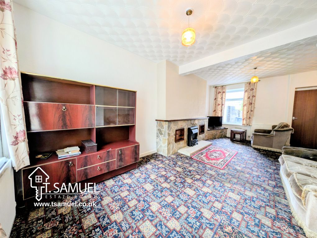 Property photo 2 of 21 Living Room