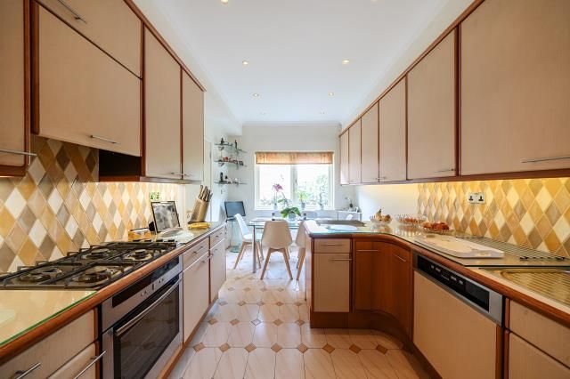 Property photo 2 of 11 Kitchen