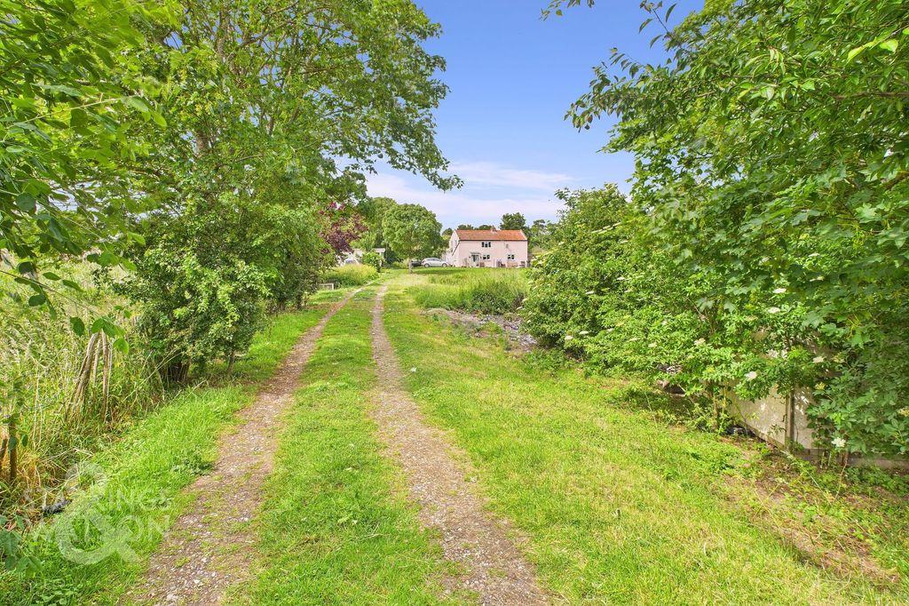 Property photo 2 of 26