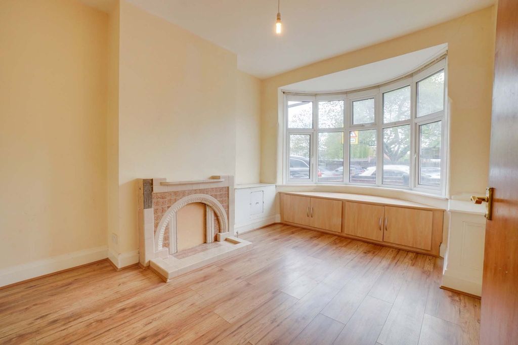 Property photo 2 of 22