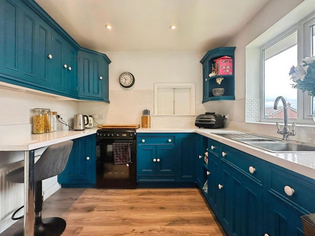 Property photo 3 of 27 Breakfast Kitchen