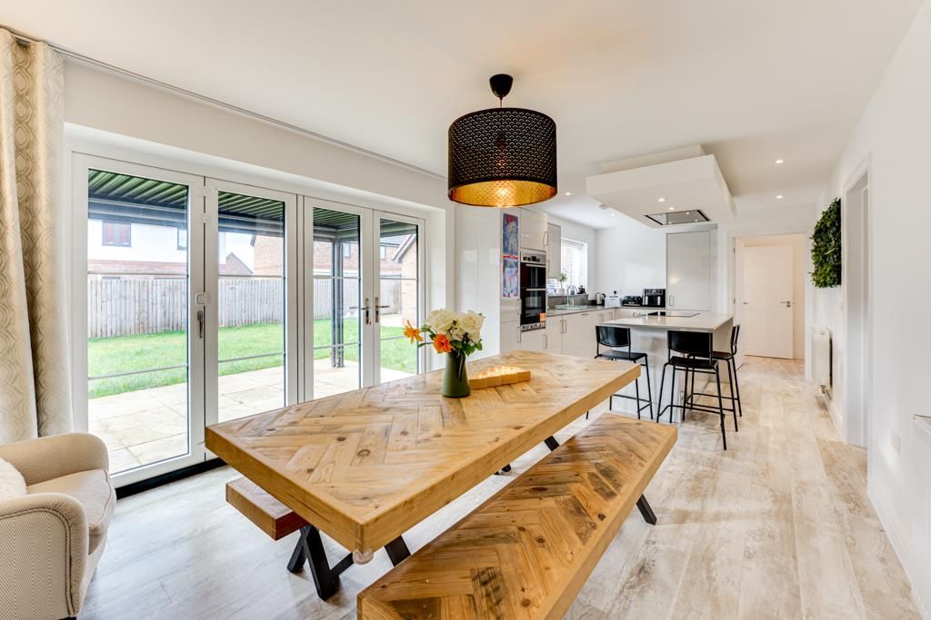 Property photo 3 of 35 68 London Road, Priors Hall-14.Jpg