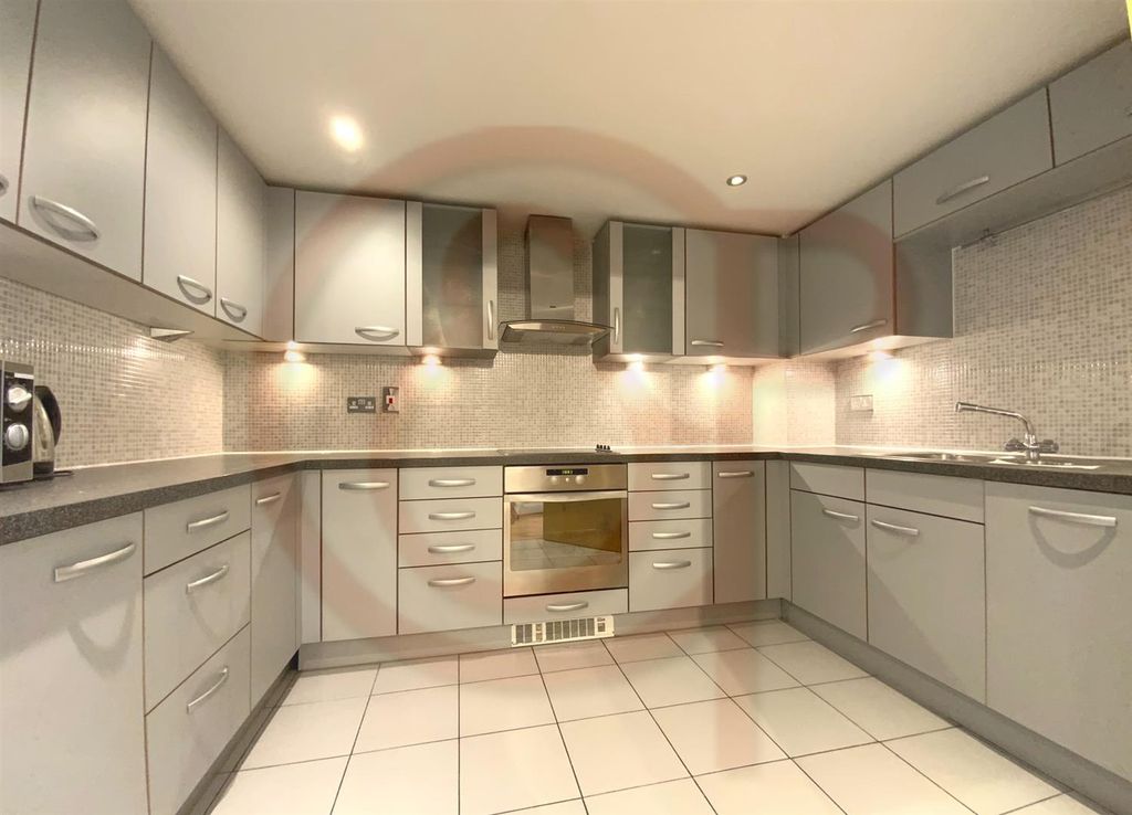 Property photo 3 of 19 Kitchen.Jpg