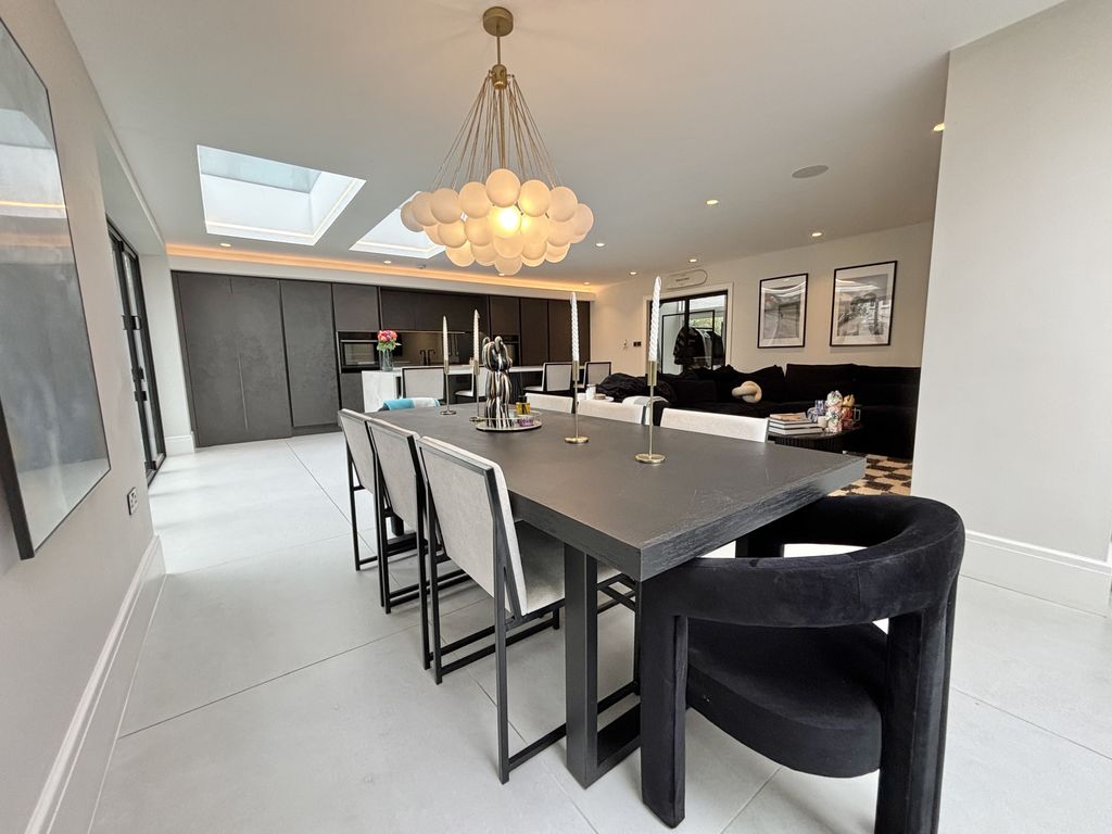 Property photo 2 of 36