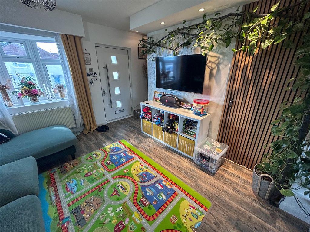 Property photo 2 of 21