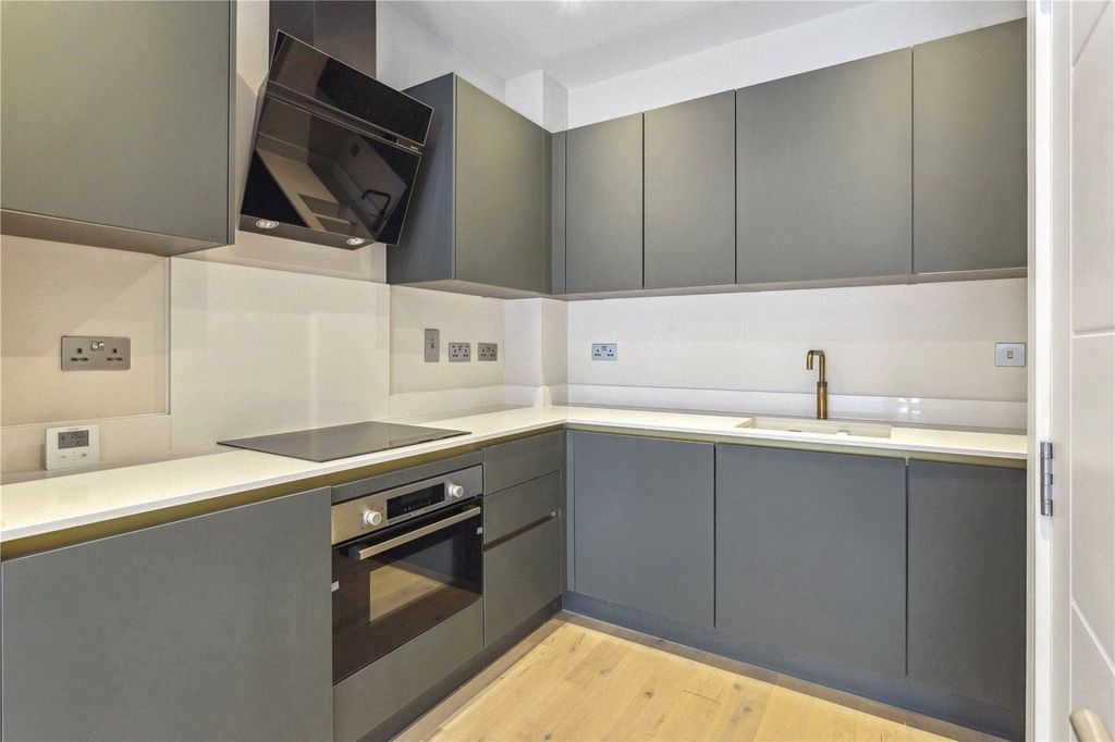 Property photo 3 of 7 Kitchen