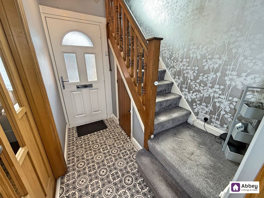 Property photo 2 of 17 Entrance Hall