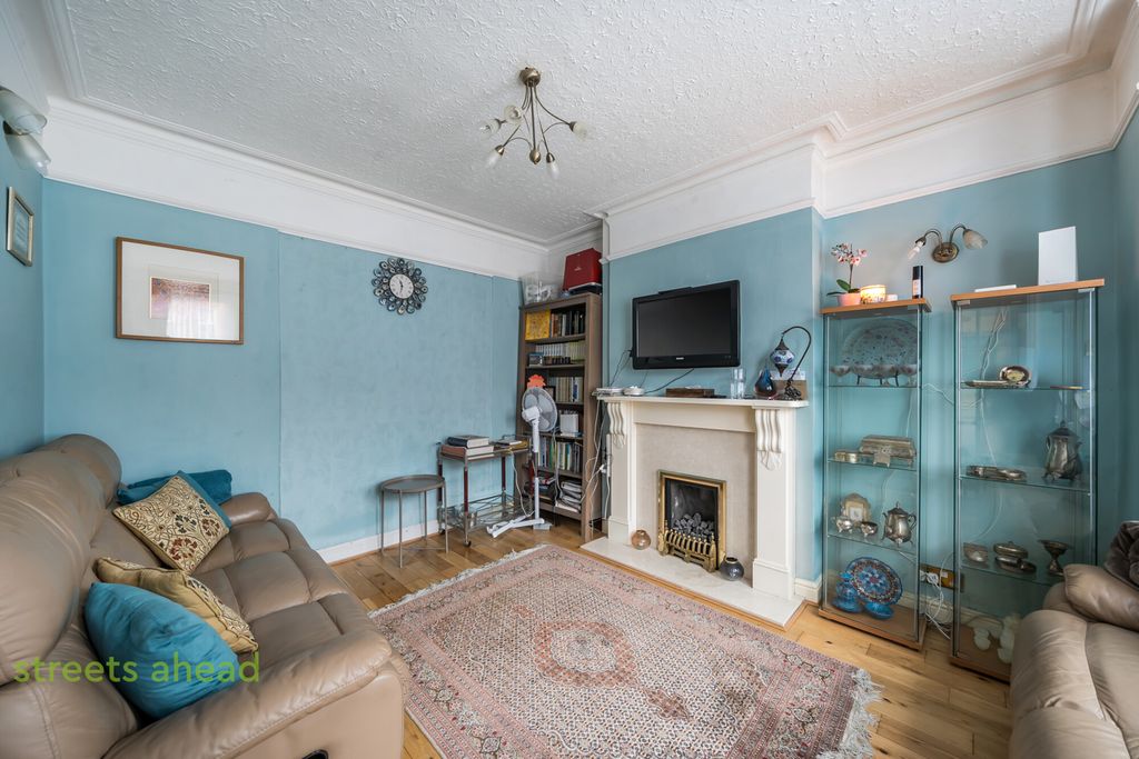 Property photo 2 of 18 3Fb358Dd-7081-49B...