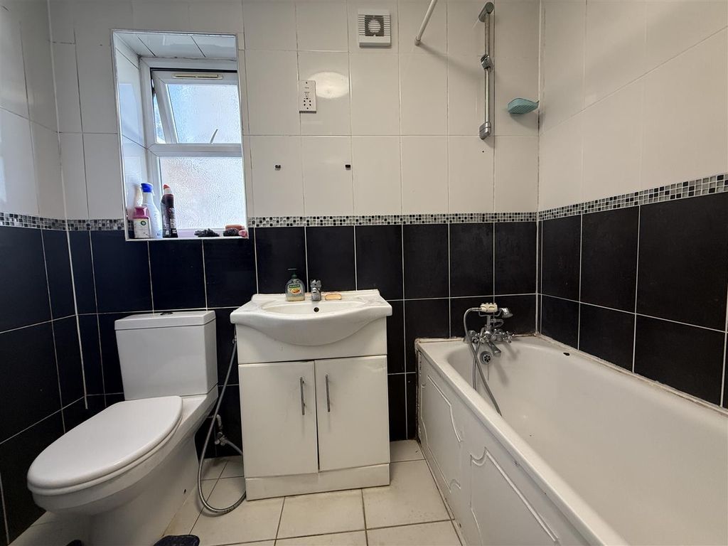Property photo 3 of 9 Bath.Jpg