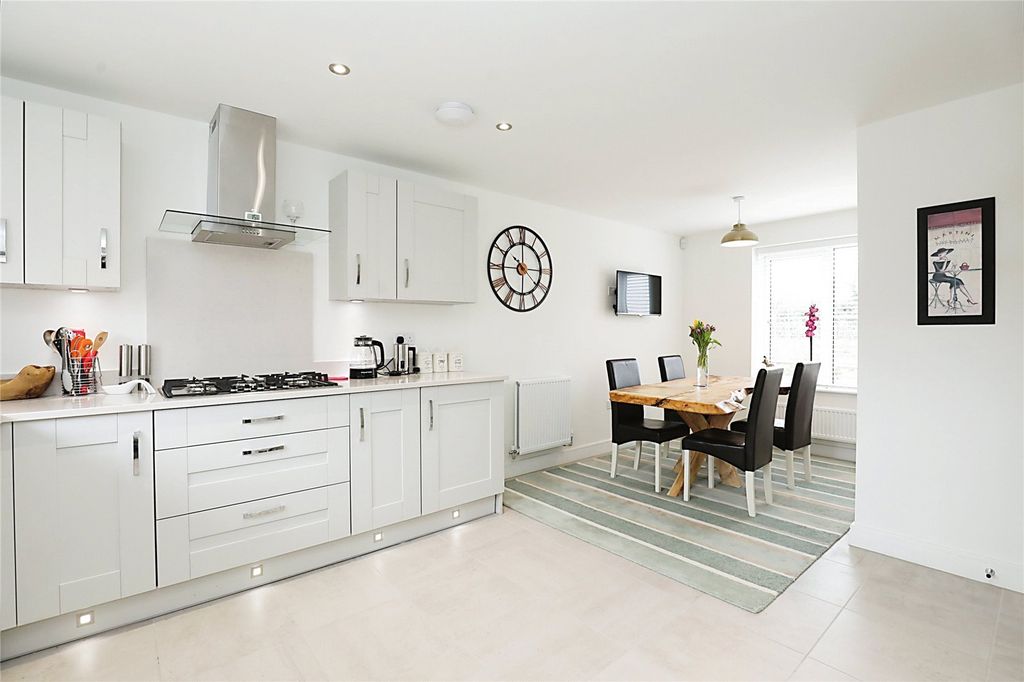 Property photo 2 of 16 Breakfast Kitchen