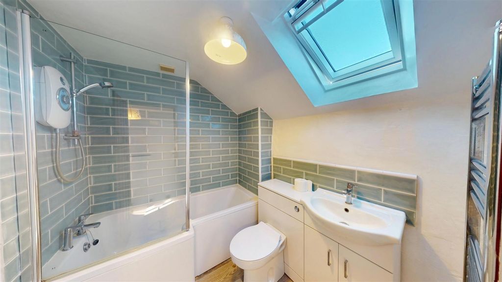 Property photo 2 of 8 Bathroom.Jpg