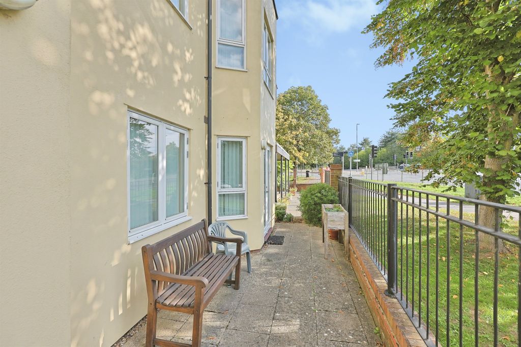 Property photo 2 of 10