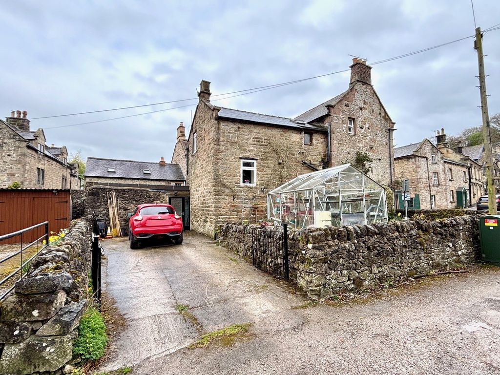 Property photo 2 of 18