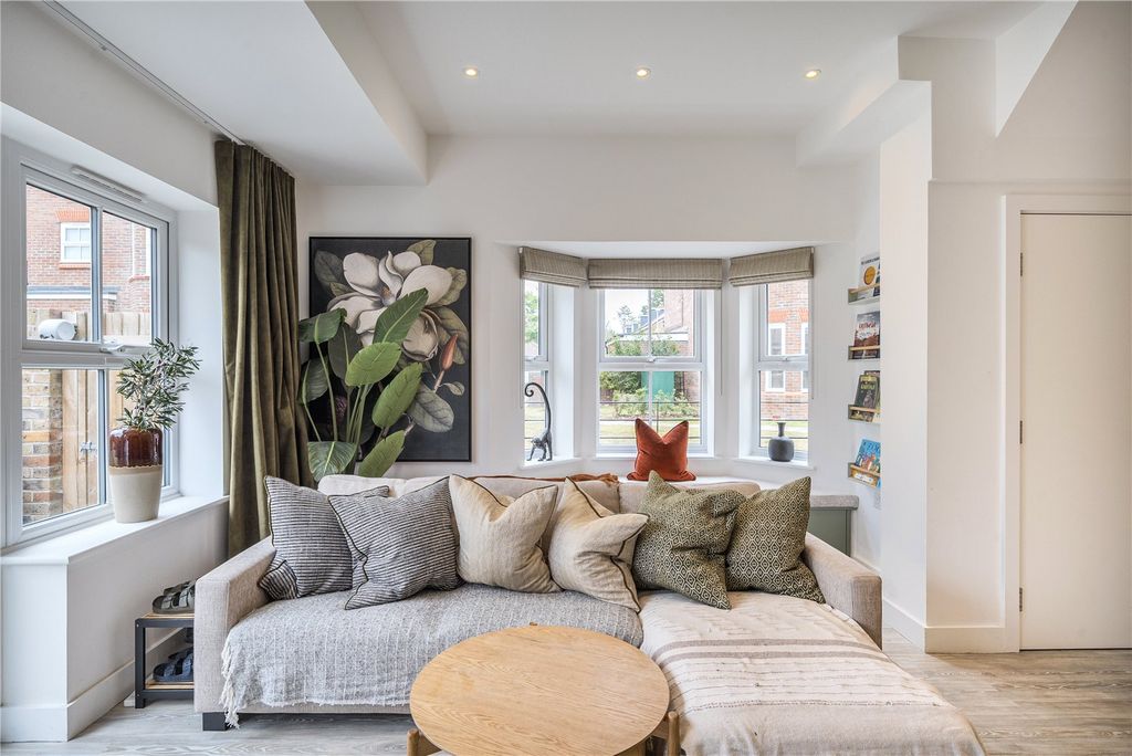 Property photo 2 of 16 Picture No. 12