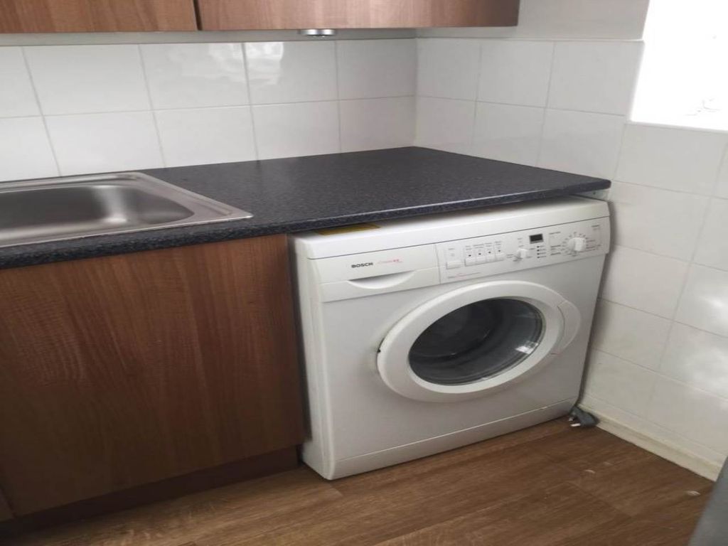 Property photo 2 of 4 Kitchen 2, Slades Close
