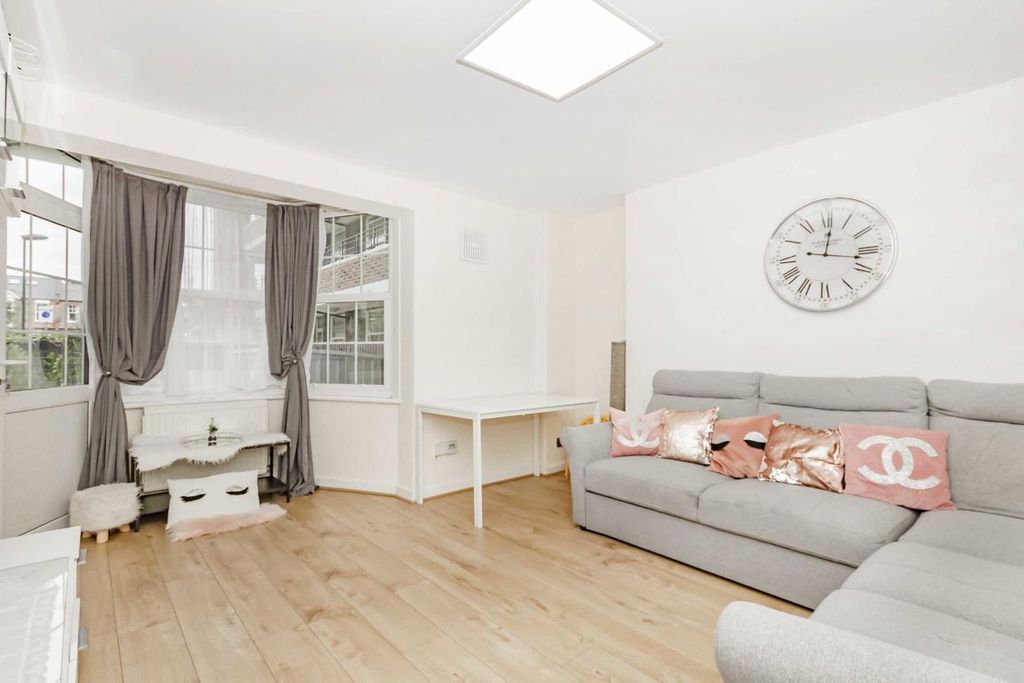 Property photo 2 of 5