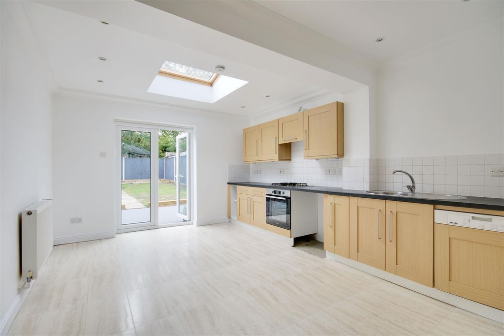 Property photo 3 of 12 Kitchen