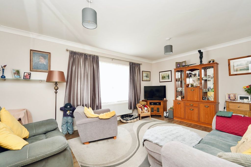 Property photo 2 of 18
