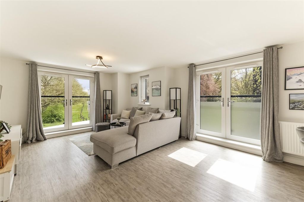 Property photo 3 of 16 03